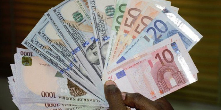 Dollar hits N600 at parallel market, forex supply shrinks