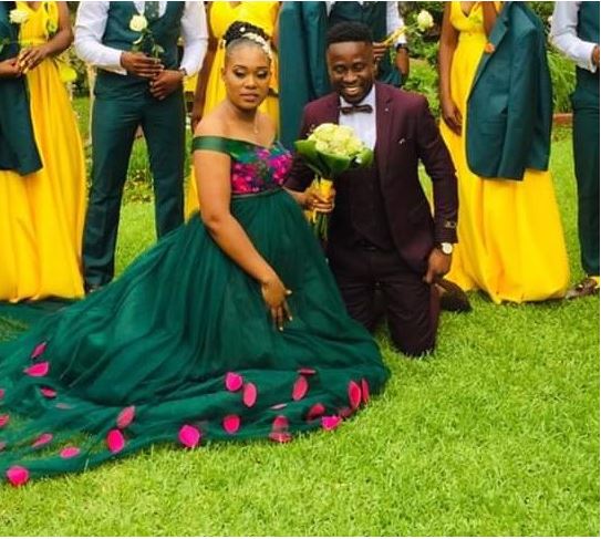 Man says as he shares photo from his wedding, announces divorce