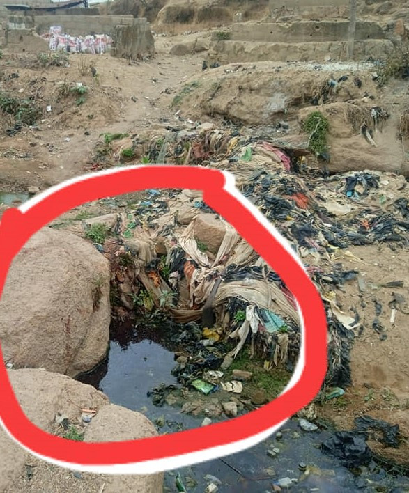 Body of unidentified young man with head injury found dumped behind building in Jos