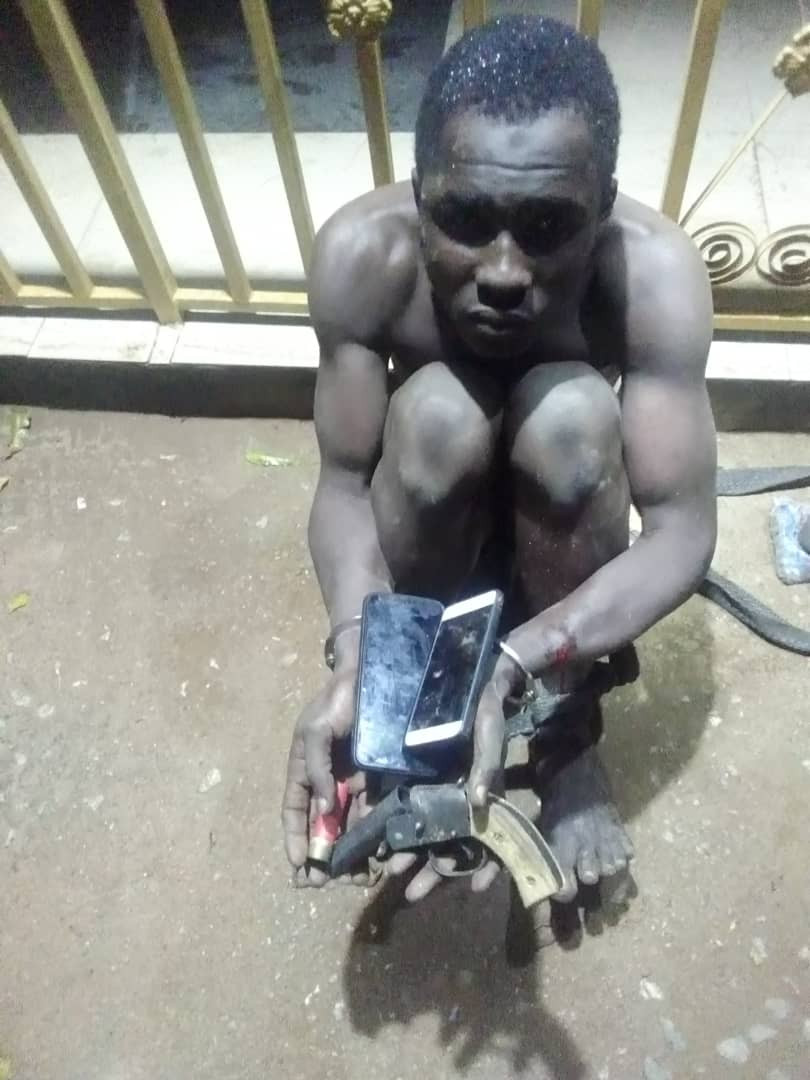 Suspected thief caught in the act in Ogun