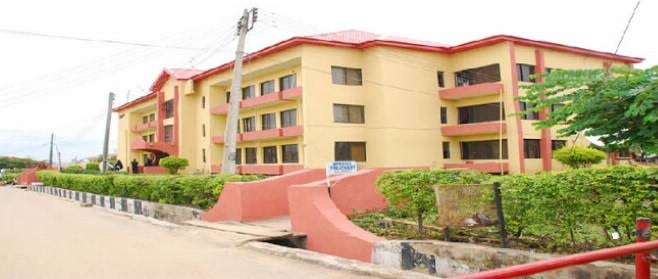 Hoodlums Invade UNIOSUN Teaching Hospital, Brutalise Doctors, Nurses Over Patient’s Death