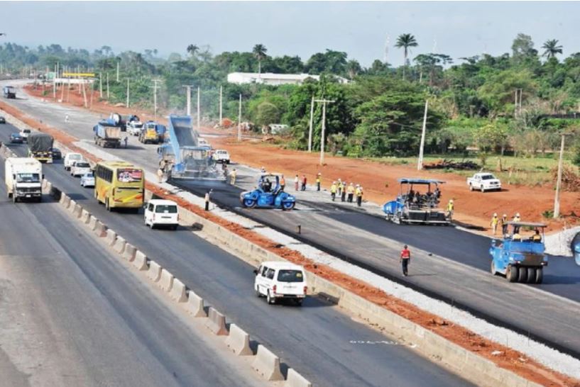 Gunmen rob motorists on Lagos-Ibadan expressway (video)