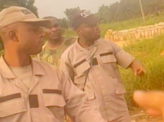 Nigerian Army and Nigerian Customs Service officers have assaulted a human rights activist, Samson Nwachukwu. Nwachukwu is a Special Assistant to Delta Governor Ifeanyi Okowa and an Ombudsman with the Attorney General’s office. The incident occurred along Benin/Agbor Expressway on Saturday. Rights advocate, Harrison Gwamnishu posted the video on Sunday on his Facebook page. He said Nwachukwu, who is also a volunteer for Behind Bars, “never retaliated but endured the pain”. “We will protest this assault till the Authority discipline these men. “We are shutting down that expressway to demand Justice. We want to know his crime. #EndBrutality.” Citizens are regularly assaulted by security agents with most getting away with the act. In October 2020, youths participated in the EndSARS nationwide protest that shook Nigeria and attracted. international attention. The demonstration led to a scrap of the notorious police unit and the formation of panels of inquiry in many states.