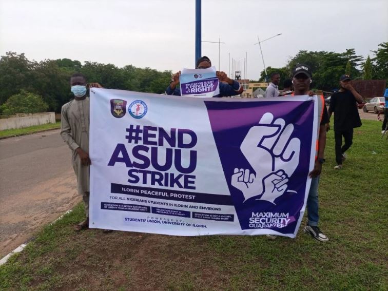 FG, ASUU resume talks Monday, students continue protests