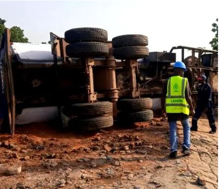 One body recovered as truck and four vehicles collide on Otedola bridge