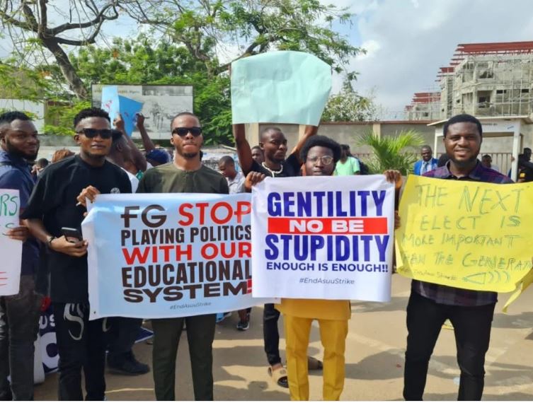 Students protest in Lagos, Benin, vow to block N’ Assembly, airports