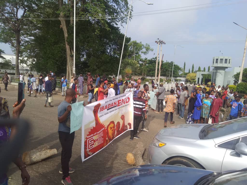 Students protest, block UI-Mokola road in Ibadan