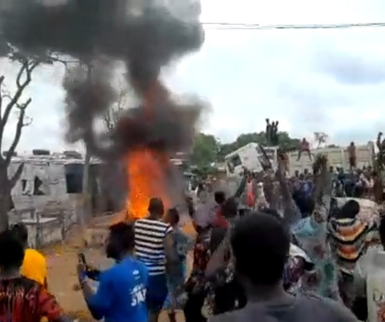 Video of Man stoned and set ablaze over alleged blasphemy in Abuja