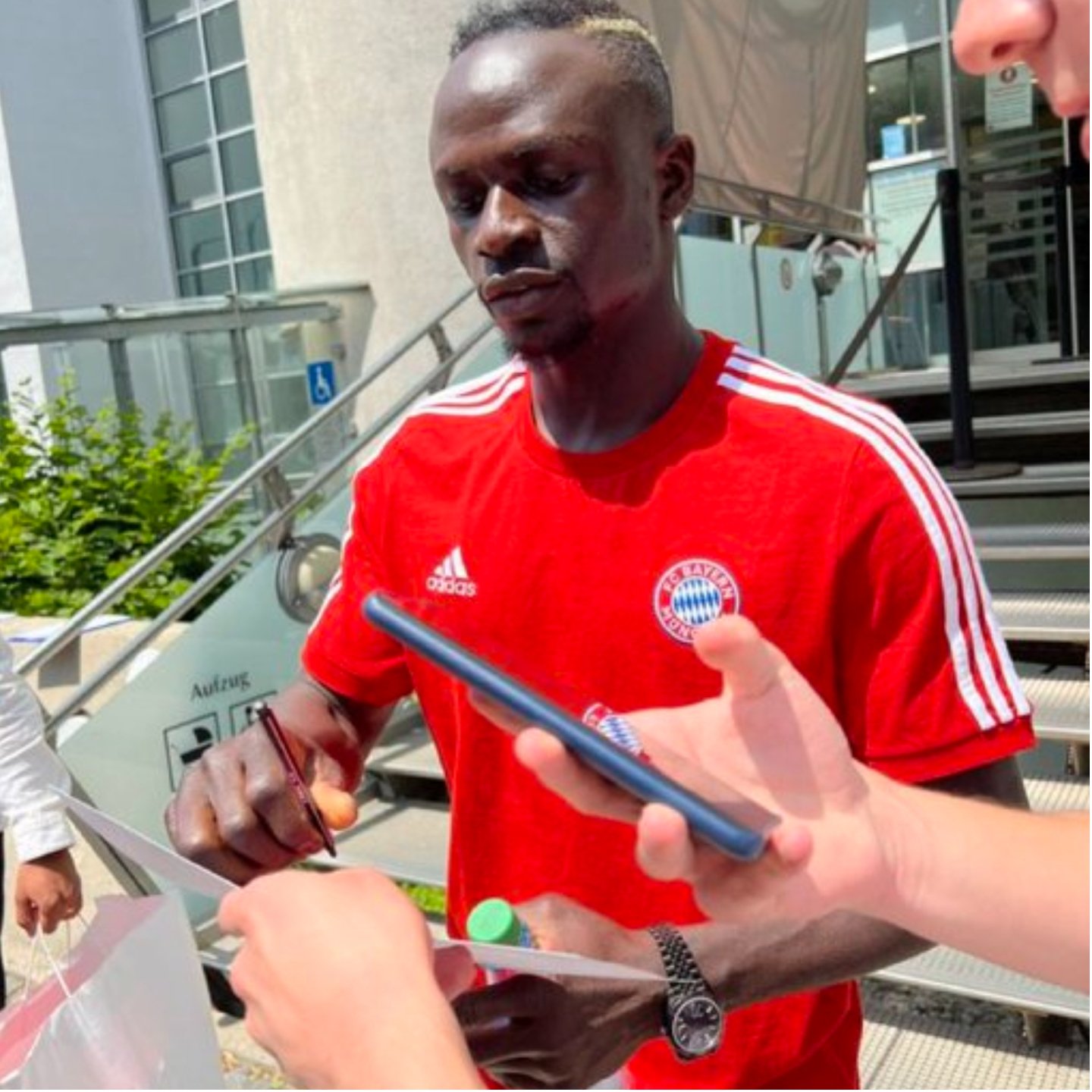 Transfer: Sadio Mane completes medical in Bayern Munich