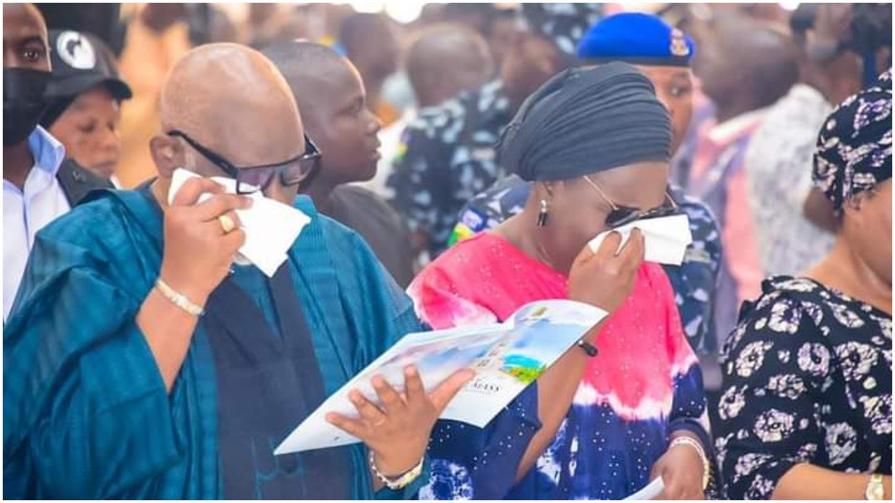 Owo massacre: Akeredolu weeps at funeral for slain victims