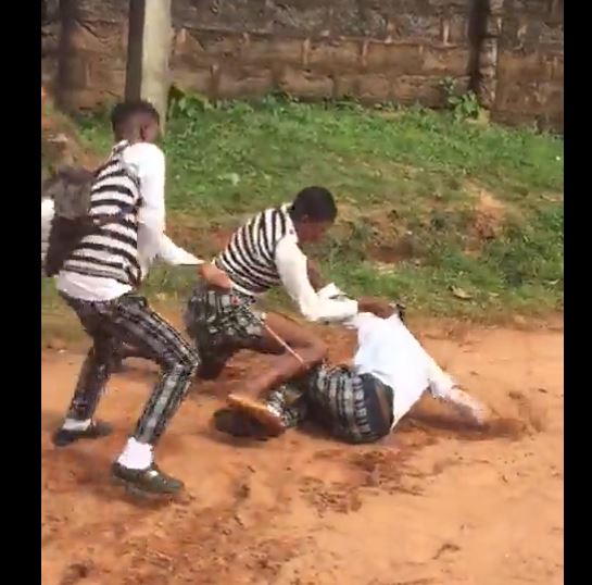 female student mercilessly beating her male schoolmate