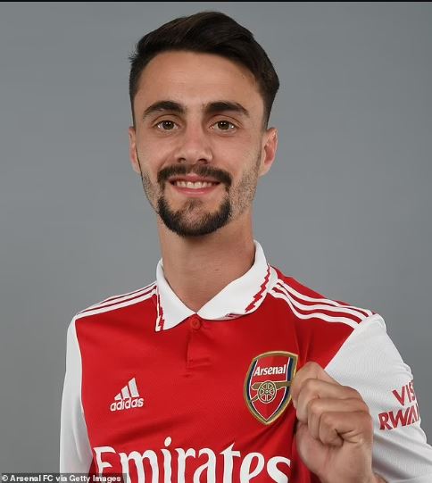 Arsenal announce the signing of midfielder Fabio Vieira from Porto for £30 million