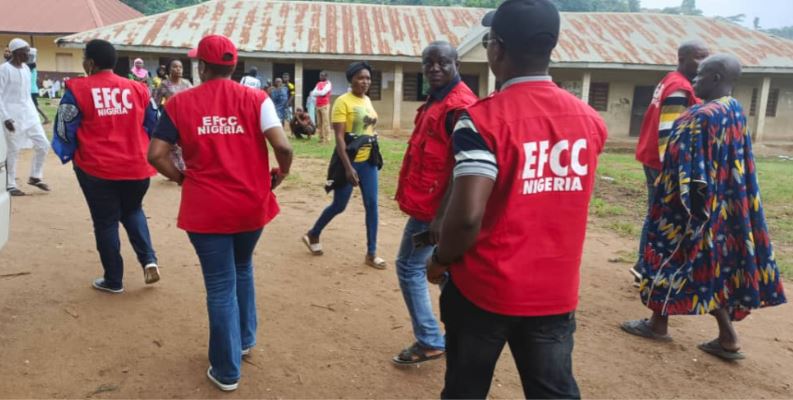 EFCC busts 95 suspected internet fraudsters in Warri