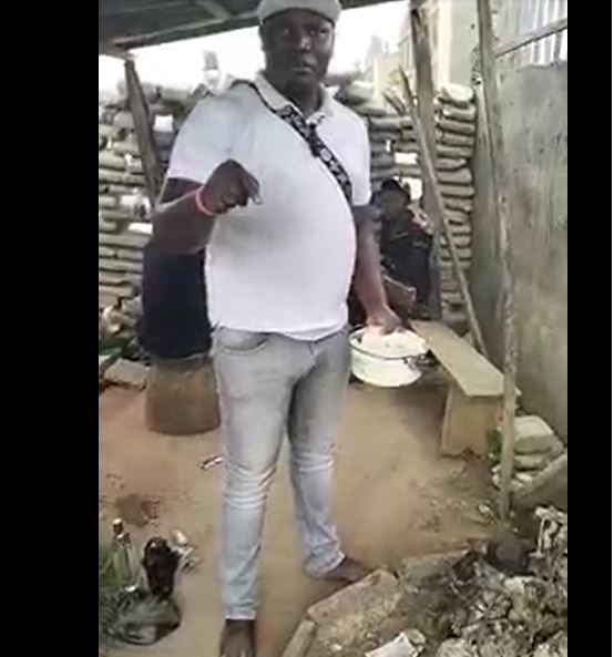 APC youth leader goes to a shrine to curse those who accused him of taking N6m from the Adelekes (video)