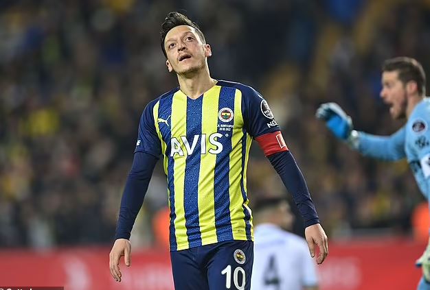 Former Arsenal midfielder, Mesut Ozil's contract at Fenerbahce 'is terminated' after being frozen out of the first team