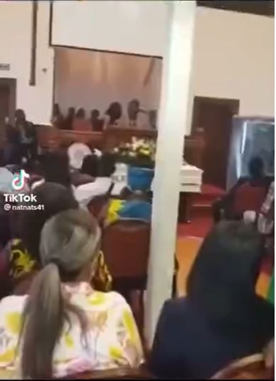 Lady causes chaos at a funeral by saying the 'last words of the deceased' (video)