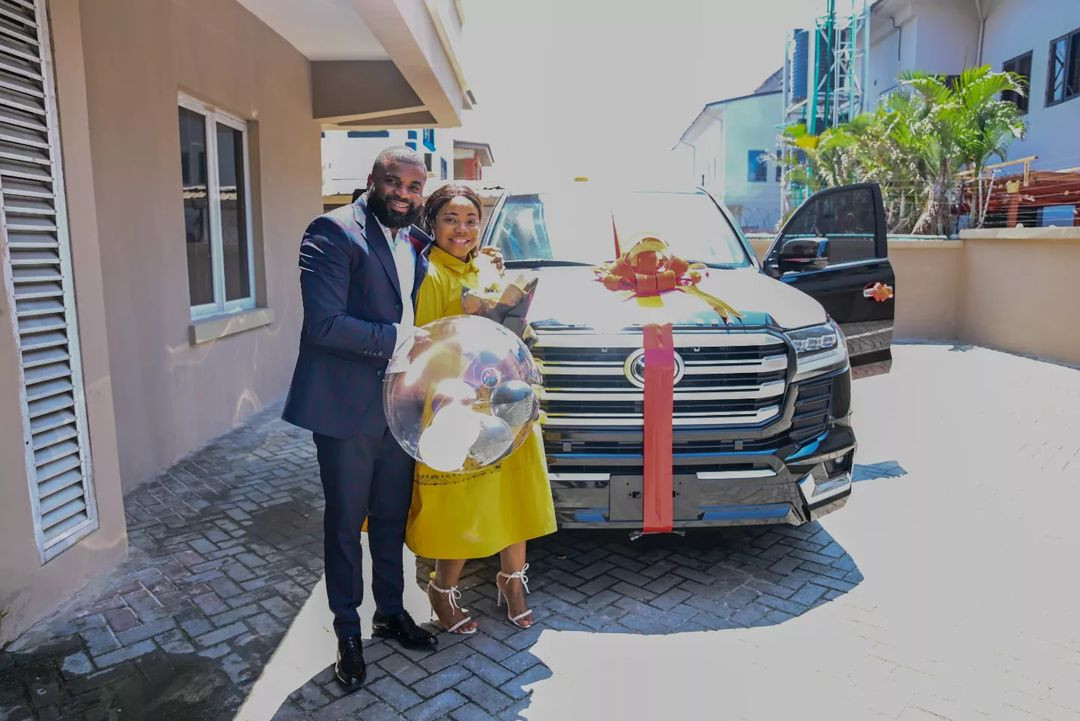 Gospel artiste Mercy Chinwo's husband, Pastor Blessed gifts her an SUV as she turns 31 (photos)