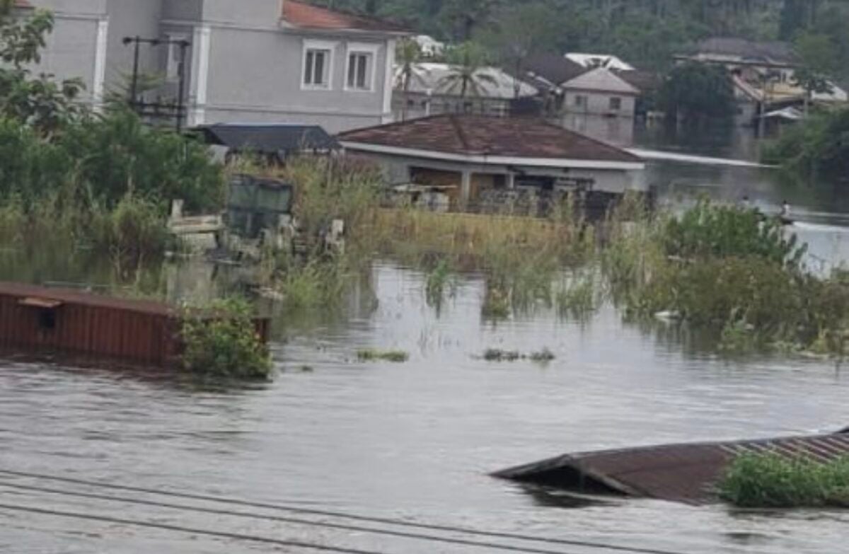 Flood takes over former president Jonathan’s home