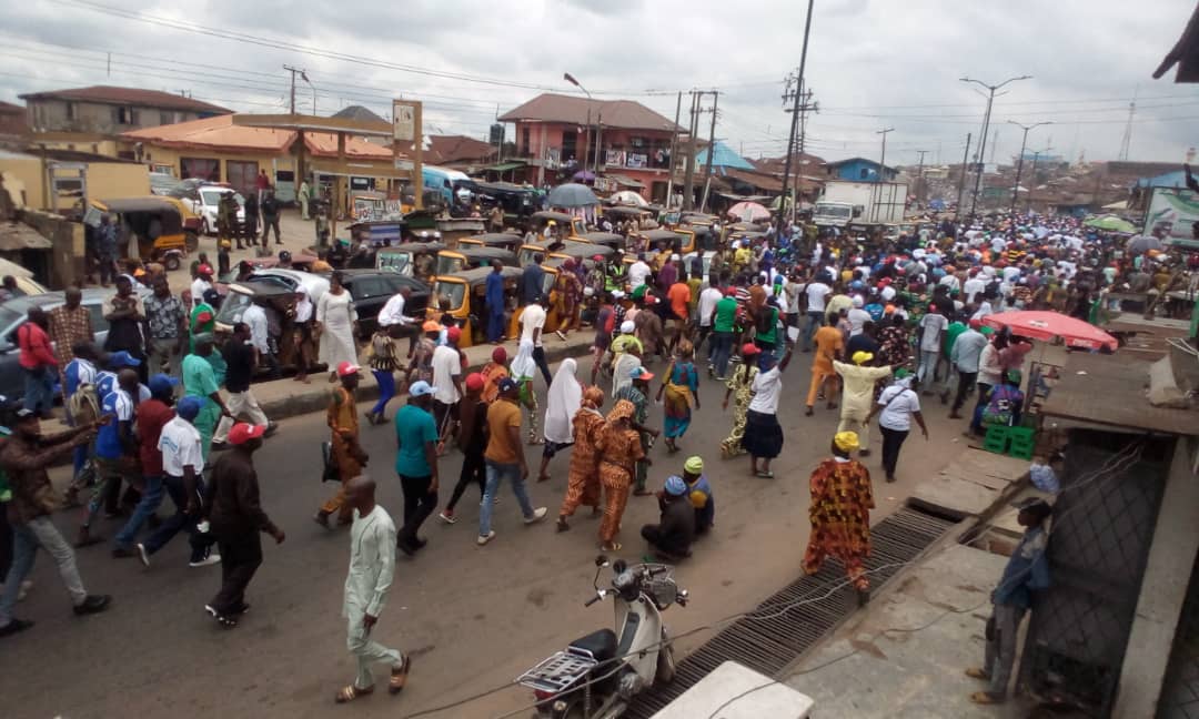 2023: Hoodlums attack APC members in Oyo during solidarity walk for Tinubu